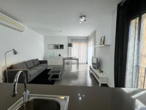 Kuchyň nebo kuchyňský kout v ubytování APARTAMENTO ROMELIA 1ºa