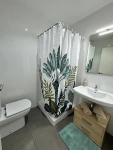 Koupelna v ubytování APARTAMENTO ROMELIA 1ºa + 13 fotografií