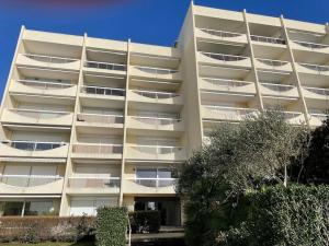 Το κτήριο όπου στεγάζεται  το διαμέρισμα