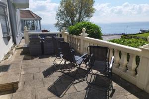 Entire Private House In Chalkwell (Southend) Amazing Sea Views tesisinde bir balkon veya teras