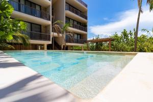 Bazén v ubytování Pool View Loft Steps From The Ocean in Punta Cocos - C101 nebo v jeho okolí