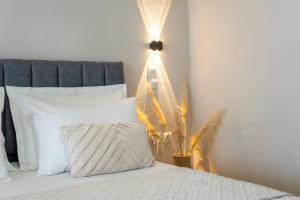 A bed or beds in a room at Casa D'Oro Exclusive Villa