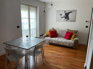 a living room with a table and a couch at A casa di Cato in Merano +21 photos