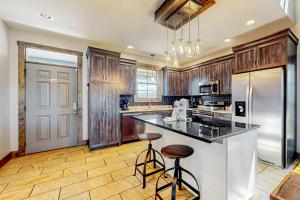 Dapur atau dapur kecil di The Hilltop Chalet