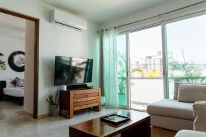 TV a/nebo společenská místnost v ubytování Penthouse with private pool