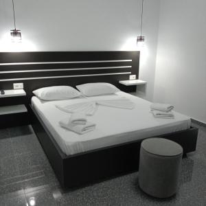 a bedroom with a large bed with white sheets at Hotel Villa Ruci in Ksamil