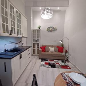 A kitchen or kitchenette at Palace3 Apartment
