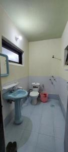 Ένα μπάνιο στο Horse Shoe Motel Gulmit