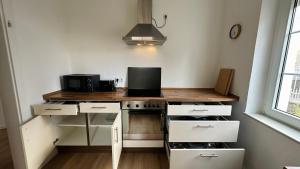 Kuchyň nebo kuchyňský kout v ubytování MiCasa TuCasa - große 3-R Wohnung Leipziger Neuseenland Atlas + 16 fotografií
