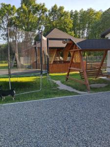 Area permainan anak di Zacisze na Roztoczu