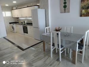 Kuchnia lub aneks kuchenny w obiekcie Delfin Home