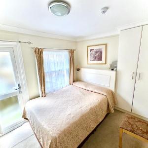 a bedroom with a bed and a window at Lavender Guest House in London