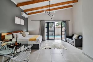 En eller flere senger på et rom på House of Bongekile 4 Bed Luxury Home in Malelane