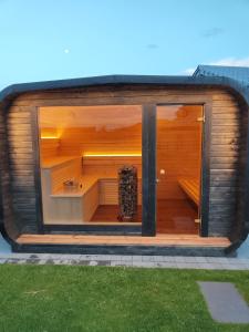 Fotografie z fotogalerie ubytování Ferienhaus Devilina mit Sauna am Harkebrügger See v destinaci Barßel
