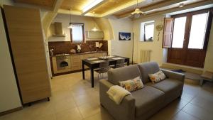 a living room with a couch and a kitchen at La Casa Dei Nonni in Matera