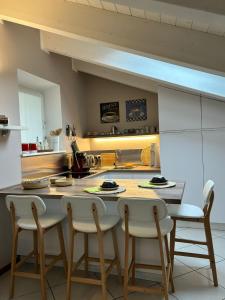 Kuchyň nebo kuchyňský kout v ubytování Appartamento nel Borgo