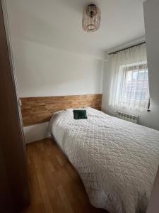 A bed or beds in a room at Apartament pod Doliną - 1,5km. od Krupówek