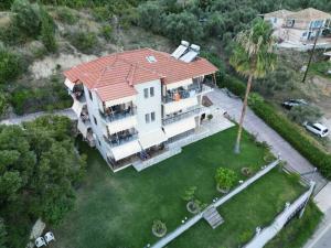 an overhead view of a large house with a red roof at Aggeliki Apartments in Nikiana
