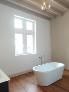 Koupelna v ubytování Clos de Lamagistère-Gite-Piscine + 22 fotografií