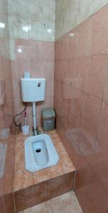 1 bedroom apartment on 77 Toktogula street tesisinde bir banyo