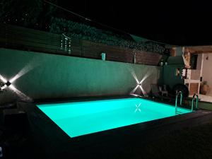 Piscina di Ideal House with Private Pool & Parking o nelle vicinanze