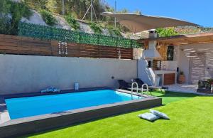 Piscina di Ideal House with Private Pool & Parking o nelle vicinanze