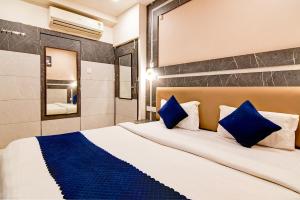 Postel nebo postele na pokoji v ubytování Hotel Q Inn