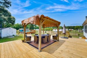 Fotografie z fotogalerie ubytování Campbell Lake House v destinaci Santee