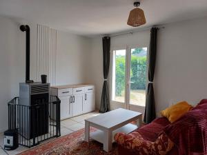 Kuchyň nebo kuchyňský kout v ubytování Charmante chambre de hôte en compagne avec jardin