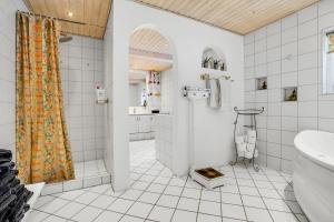 Ett badrum på Nedlagt Landbrug med 3 lejligheder