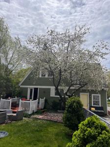 Gallery image of Cozy Cape Cod in Grand Rapids