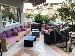 A seating area at Alexandros Még 37 kép