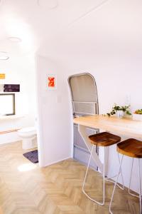 a kitchen with a table and chairs in a room at Corduroy Lodge in Pinetop-Lakeside