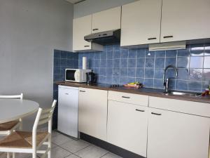 Kuchyň nebo kuchyňský kout v ubytování Studio Residentie Astrid
