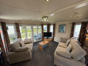 インゴールドメルズにあるMillfields Holiday Park - Knightsbridge Deluxe - Coastal Caravan Breaksのギャラリーの写真