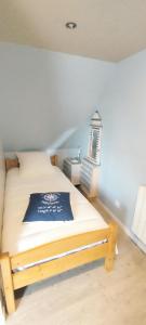 a bedroom with a bed in a room at Coeur de granit rose, meublé alliant le charme de l'authentique breton et du confort, classé 3 étoiles, à 5mn de 13 plages de la réputée cote de granit rose in Trégastel