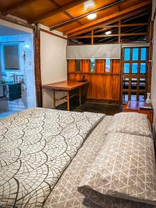 a large bed in a room with a bathroom at CASA DEL MAR in Ayangue