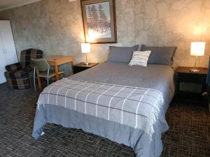 Katil atau katil-katil dalam bilik di Silver Lakes Inn