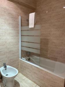 Um banheiro em Fleming Center by Punta 25 Hotels Group