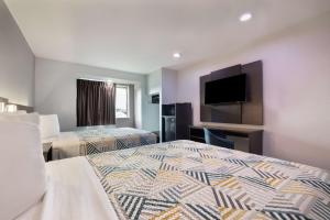 Postel nebo postele na pokoji v ubytování Motel 6-McAllen, TX - East