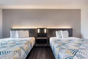 Postel nebo postele na pokoji v ubytování Motel 6-McAllen, TX - East