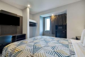 Postel nebo postele na pokoji v ubytování Motel 6-McAllen, TX - East