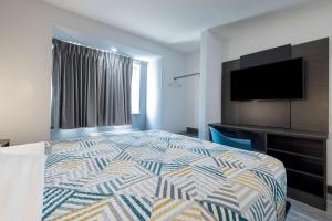 Postel nebo postele na pokoji v ubytování Motel 6-McAllen, TX - East