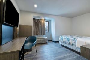 Postel nebo postele na pokoji v ubytování Motel 6-McAllen, TX - East