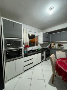 フロリアノポリスにあるEstadia da tonhaのギャラリーの写真