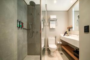 Um banheiro em Grand Mercure SP Itaim Bibi