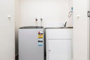two refrigerators and a sink in a room at 2 Bedroom w/Parking Near Central Cessnock in Cessnock +3 photos