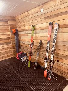 a room with skis leaning against a wall at Ca' De Sass in Pila