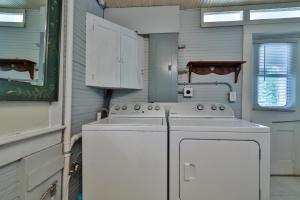 Φωτογραφία από το άλμπουμ του Vintage Coastal Retreat 2Br Home Near Flagler Ave Beach σε New Smyrna Beach +15 φωτογραφίες