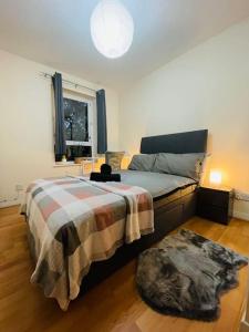 Postel nebo postele na pokoji v ubytování Edinburgh Two Bedrooms Apartment with Free Parking